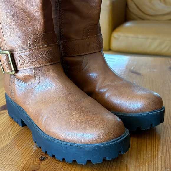 Zodiac Chestnut Heeled Boots - Picture 2 of 11